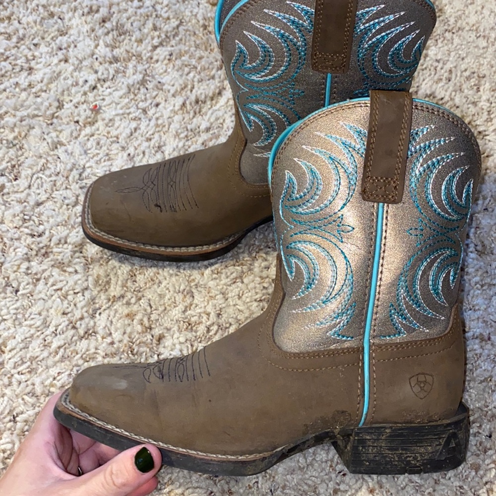 Girls Ariat boots size 1
